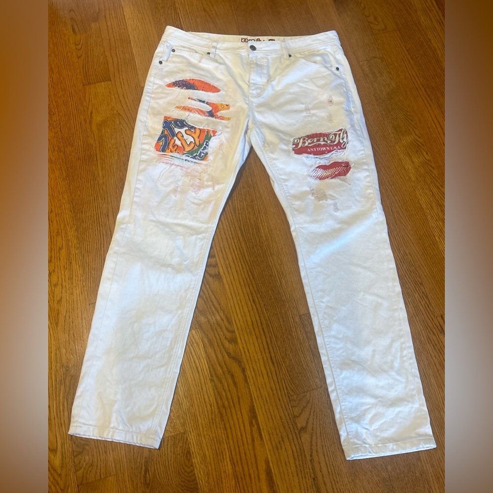 Born Fly “Anytown USA” Graphic Distressed White Jeans Size 38